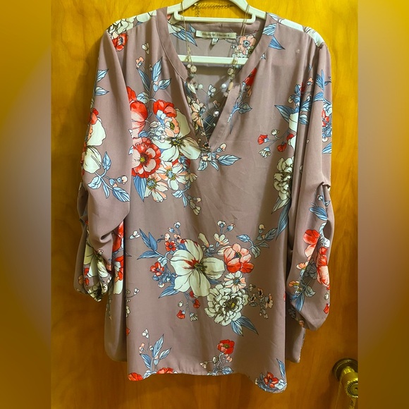 Collective Concepts Tops - Floral V-Neck Blouse -Dusty Mauve